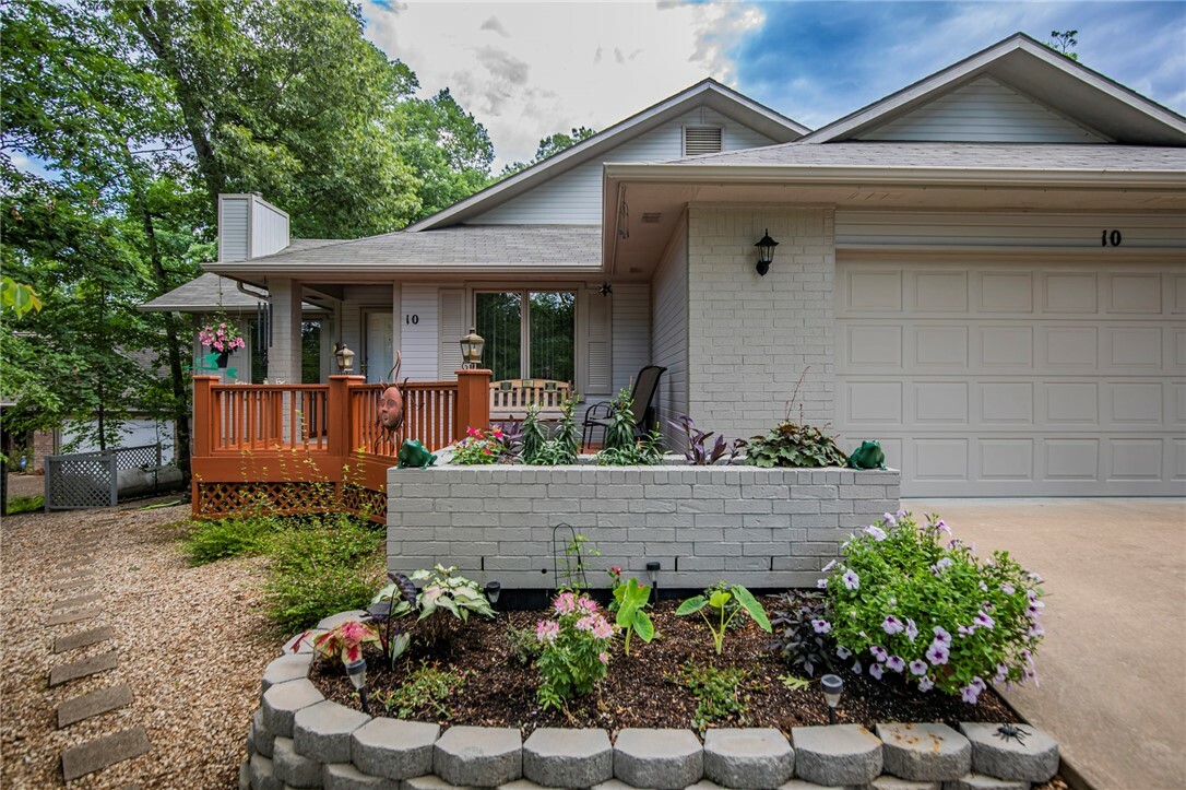 Property Photo:  10 Devizis Drive  AR 72714 