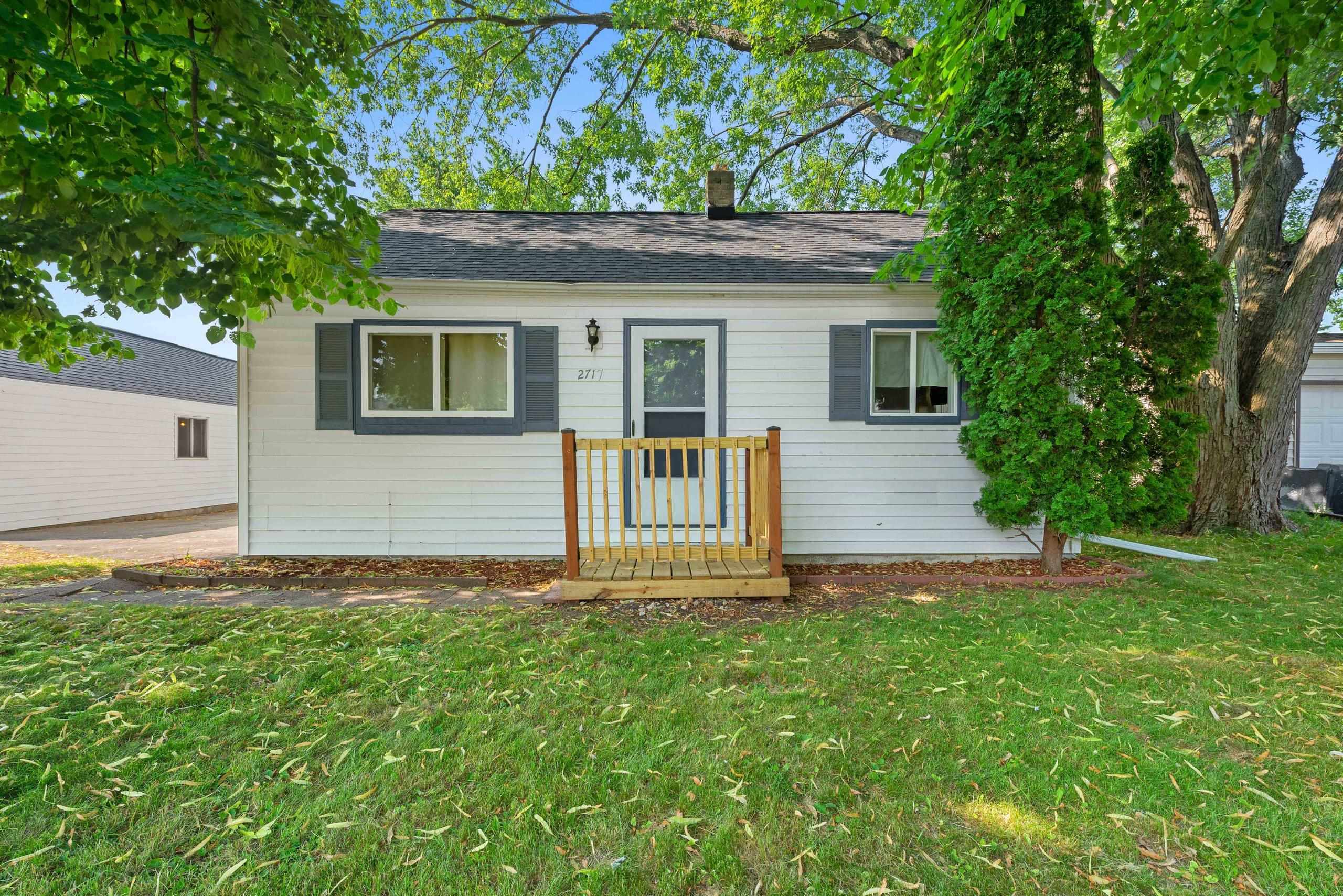 Property Photo:  2717 W Heather Avenue  WI 54914-1543 