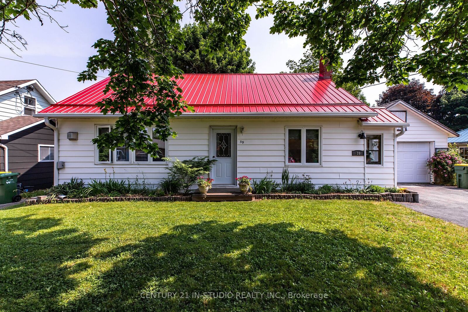 Property Photo:  39 Sproule St E  ON N0C 1H0 