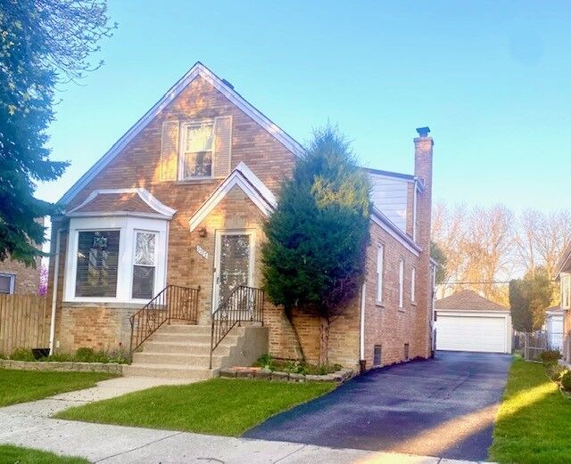 Property Photo: 3727 N Plainfield Avenue IL 60634