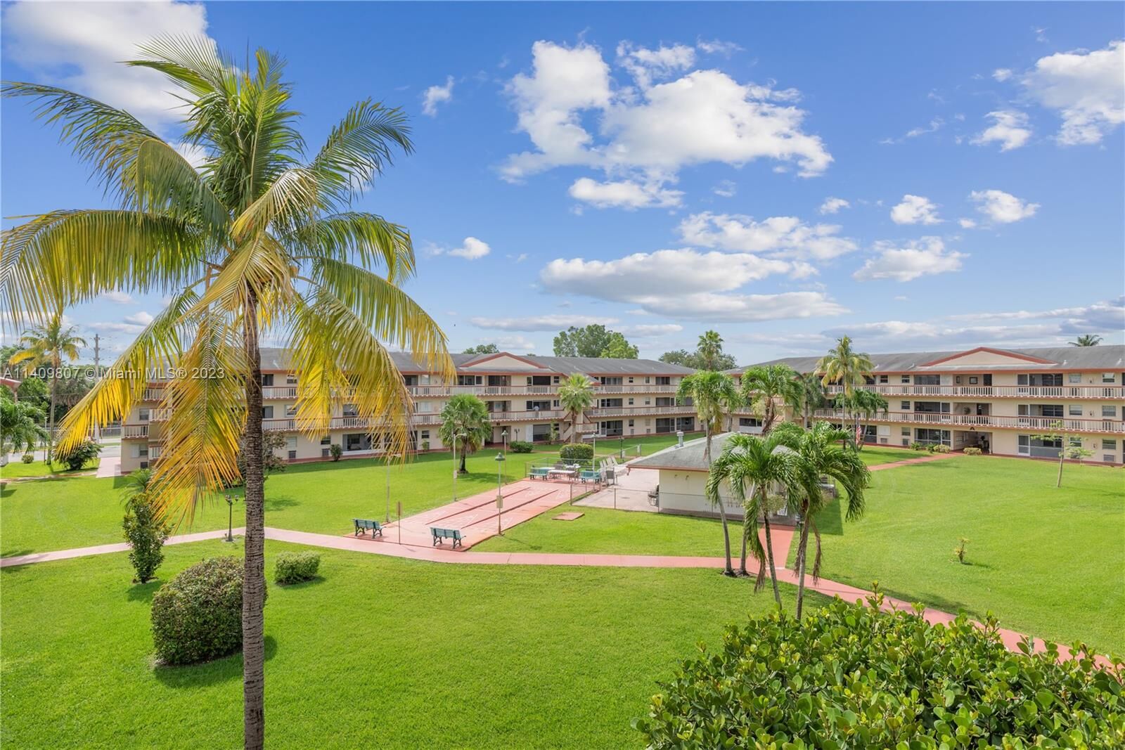 Property Photo: 5300 Washington St D309 FL 33021