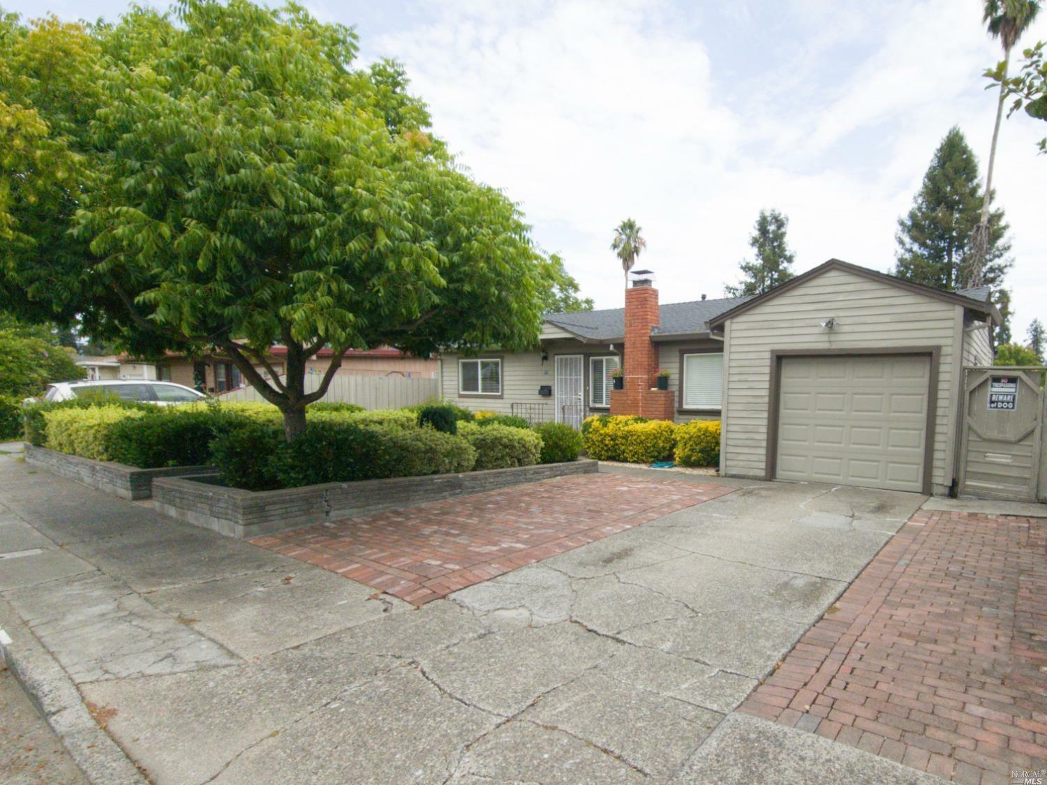 Property Photo:  928 Corby Avenue  CA 95407 