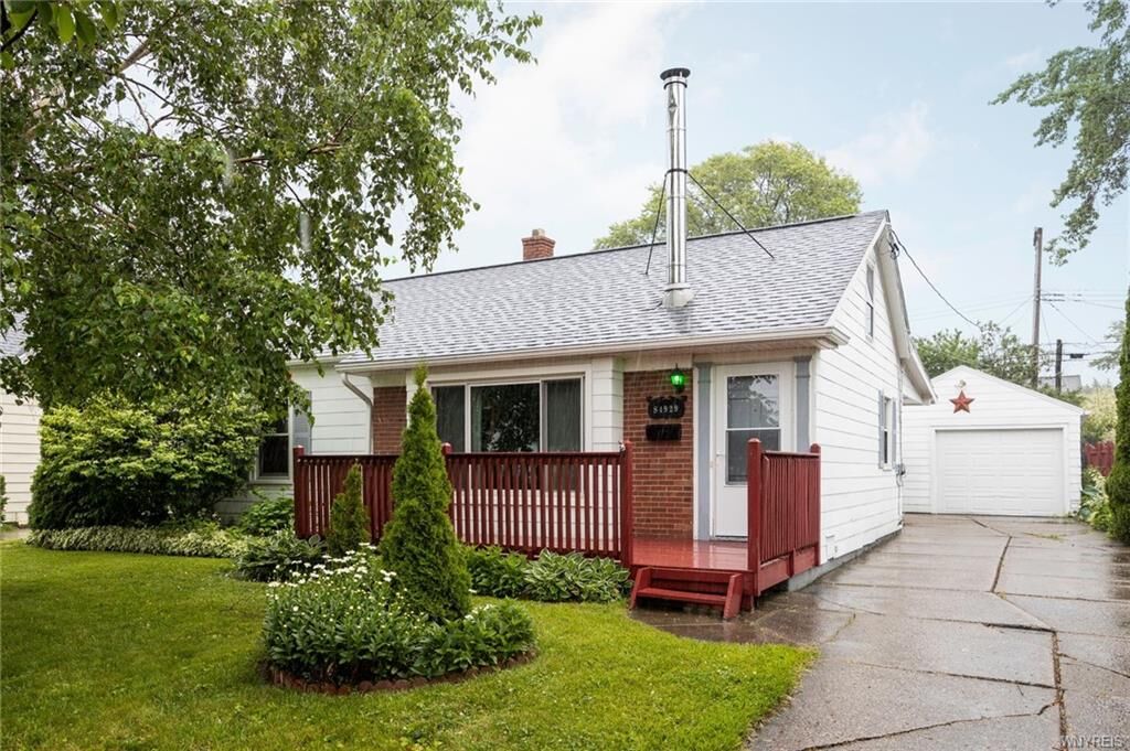 Property Photo:  4929 Mount Vernon Boulevard  NY 14075