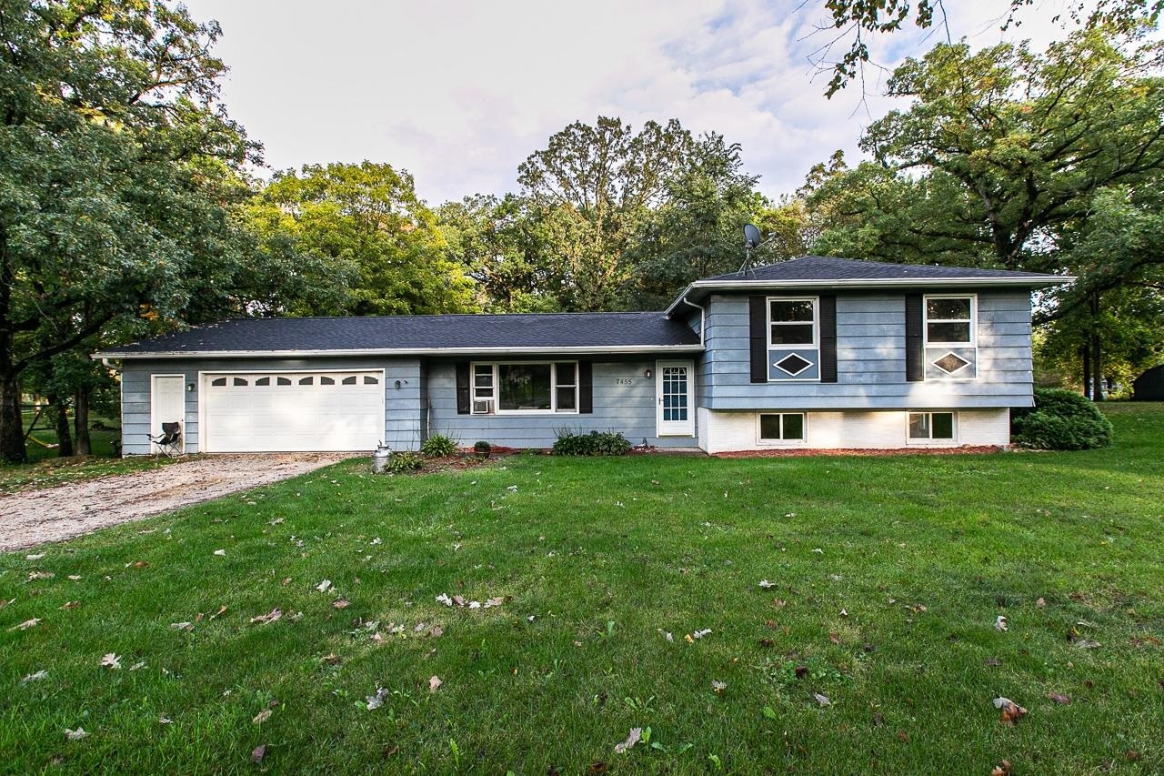 Property Photo:  7455 N Badger Road  IA 61025 