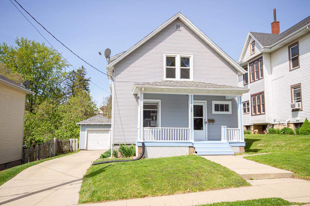 Property Photo:  729 Harvard Street  IA 52001 