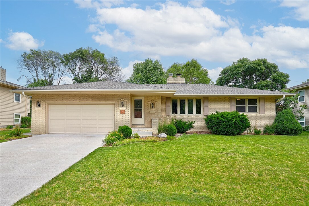 Property Photo:  1205 SE Cortina Drive  IA 50021 