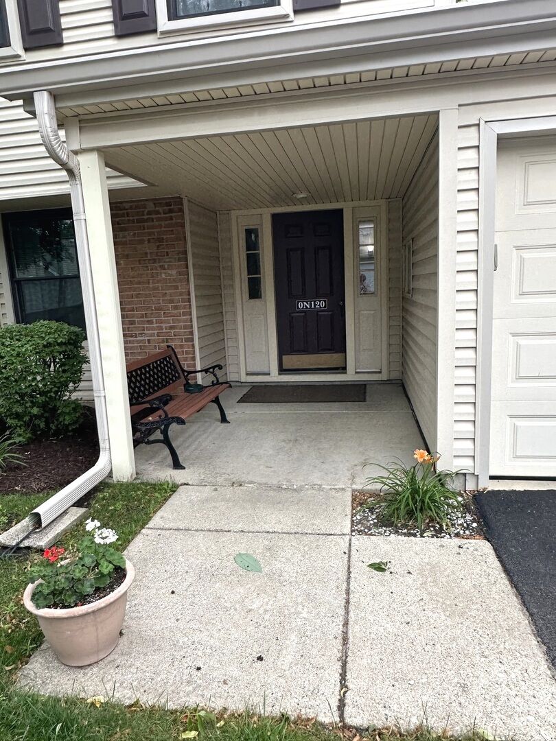 Property Photo:  0N120 Windermere Road 2004  IL 60190 