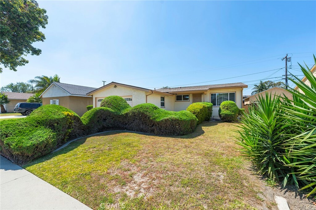 Property Photo:  100 W Dameron Street  CA 90805 