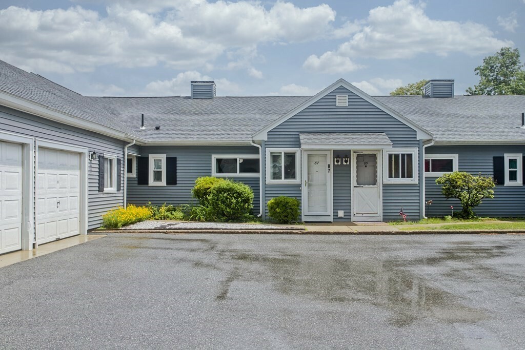 Property Photo: 87 Applewood Dr 87 MA 01022