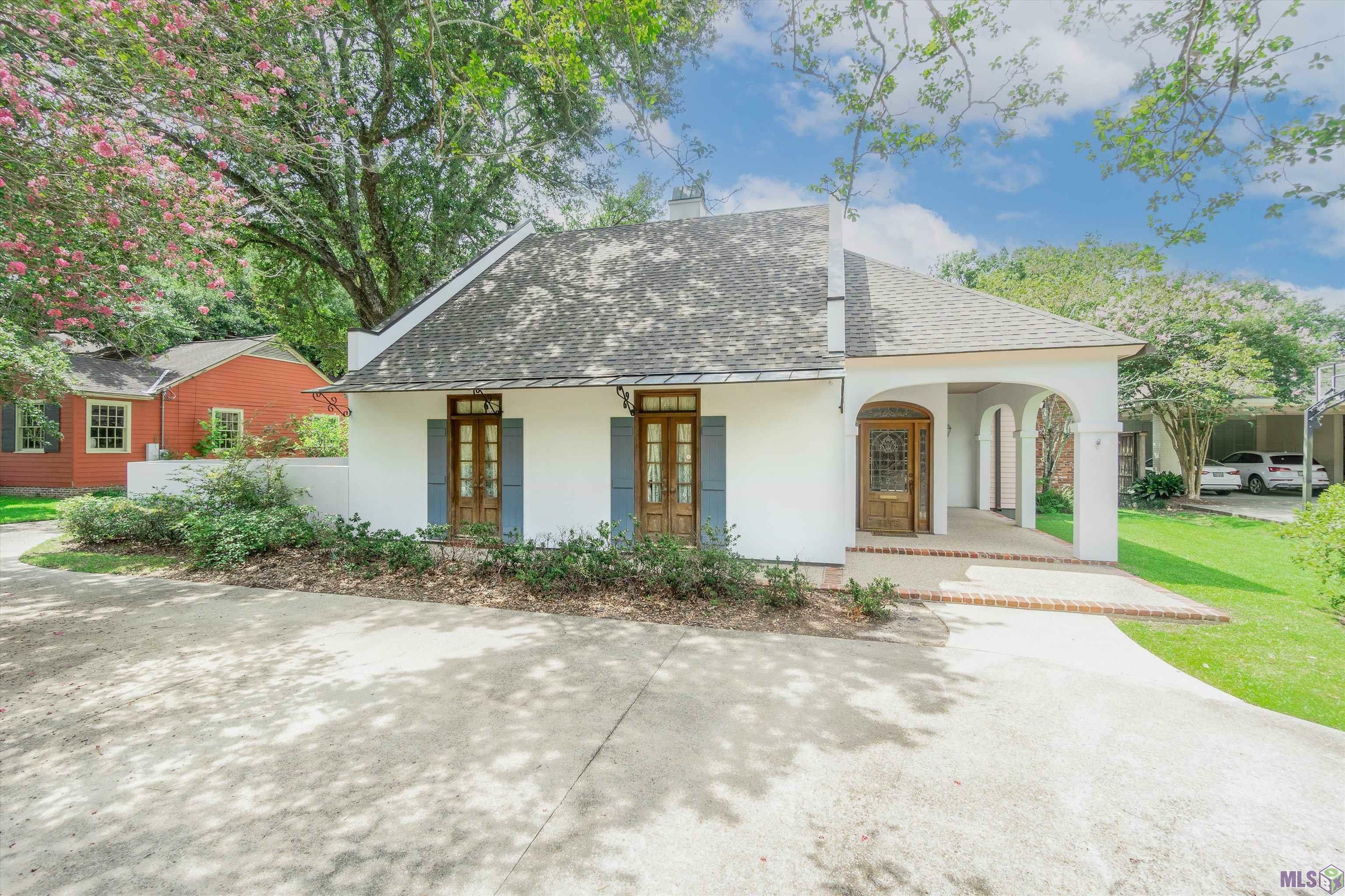 Property Photo: 6356 Esplanade Ave LA 70806