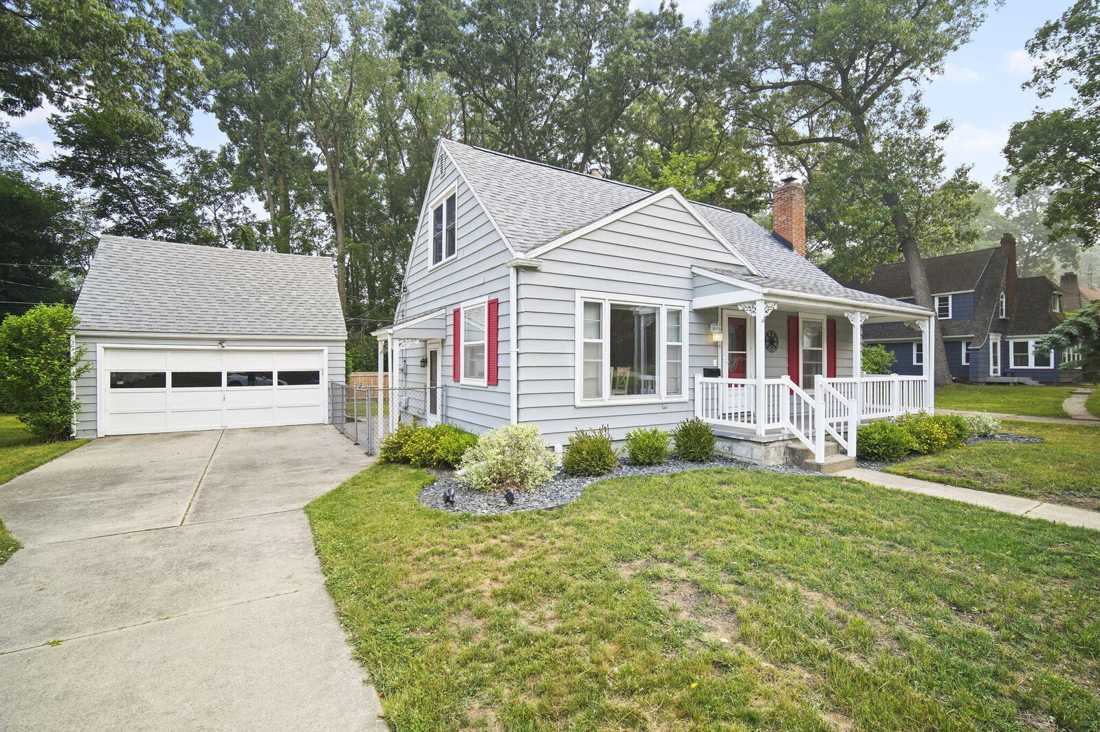 Property Photo:  811 Briarcliff Road  MI 49203 