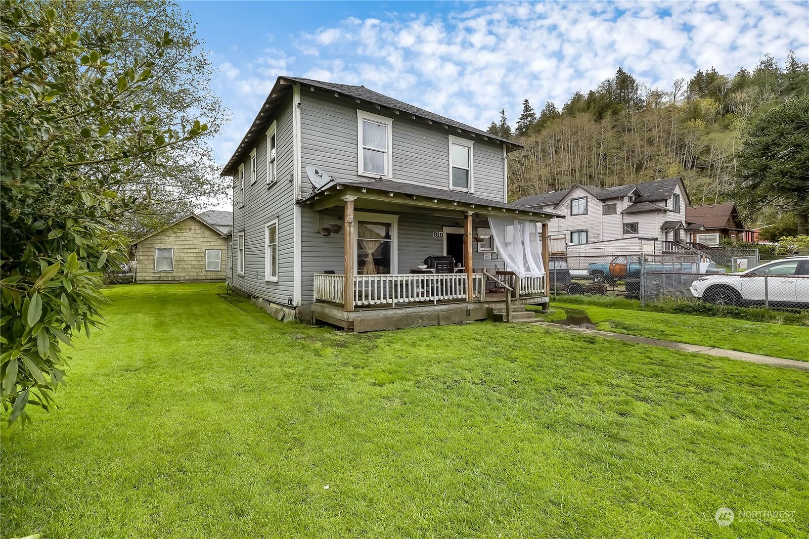 Property Photo:  910 Summit Street  WA 98520 