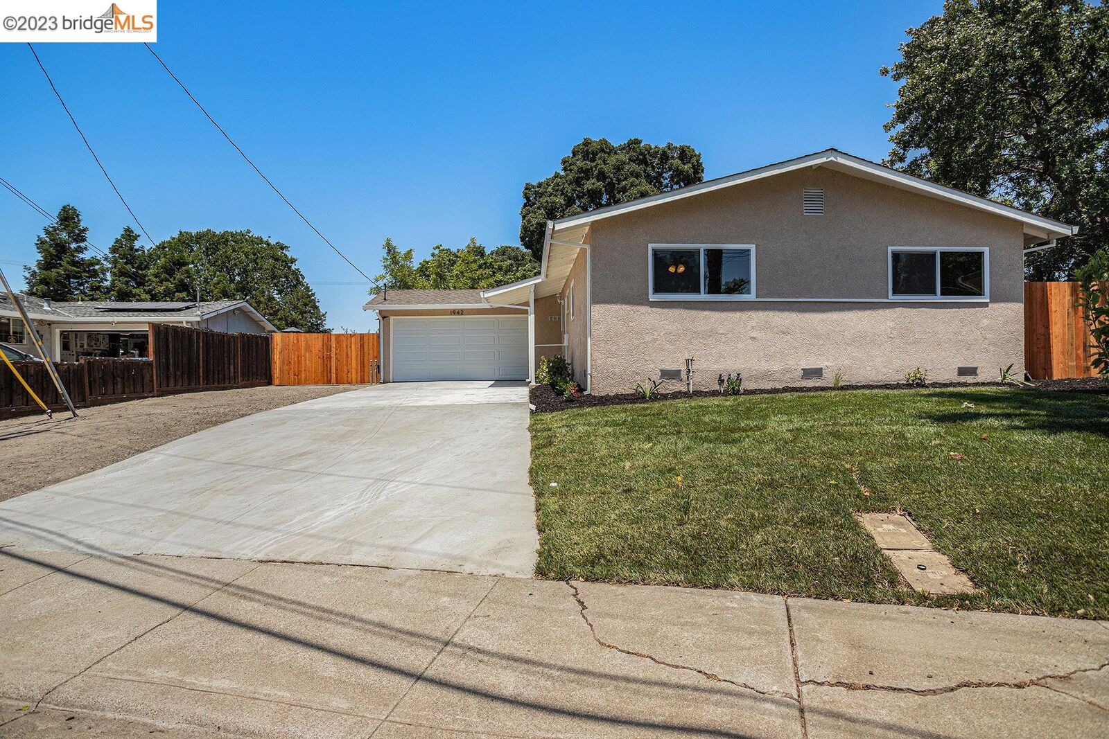 Property Photo:  