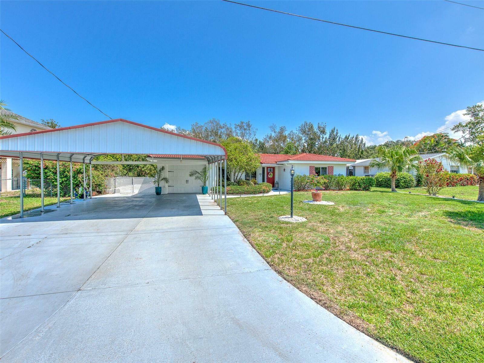 Property Photo:  805 White Heron Boulevard  FL 33570 