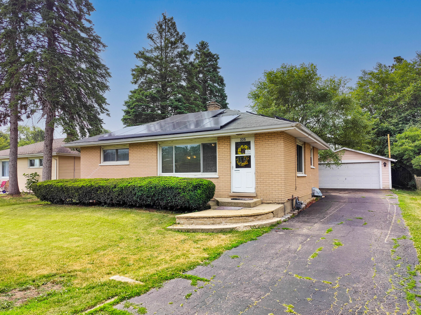 Property Photo: 225 E North Avenue IL 60148