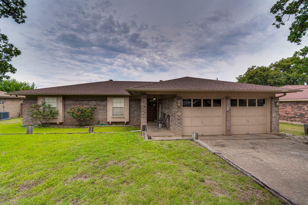 Photo de la propriété:  2302 Stockbridge Court  TX 76015 