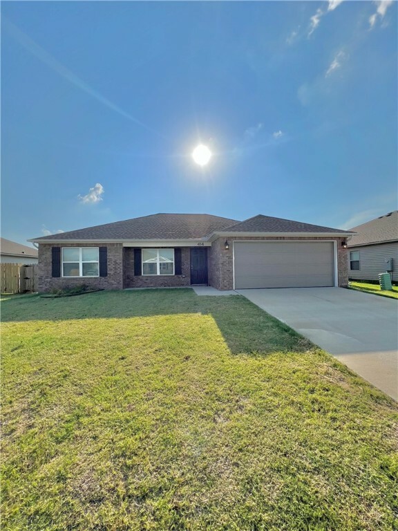 Property Photo:  414 Woodcreek Street  AR 72745 