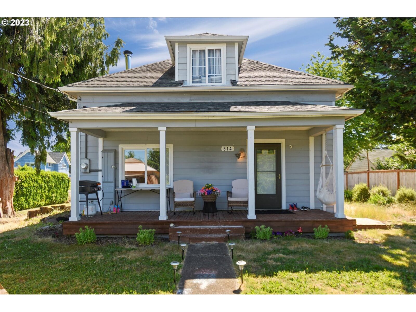 Property Photo:  514 5th Ave  WA 98611 