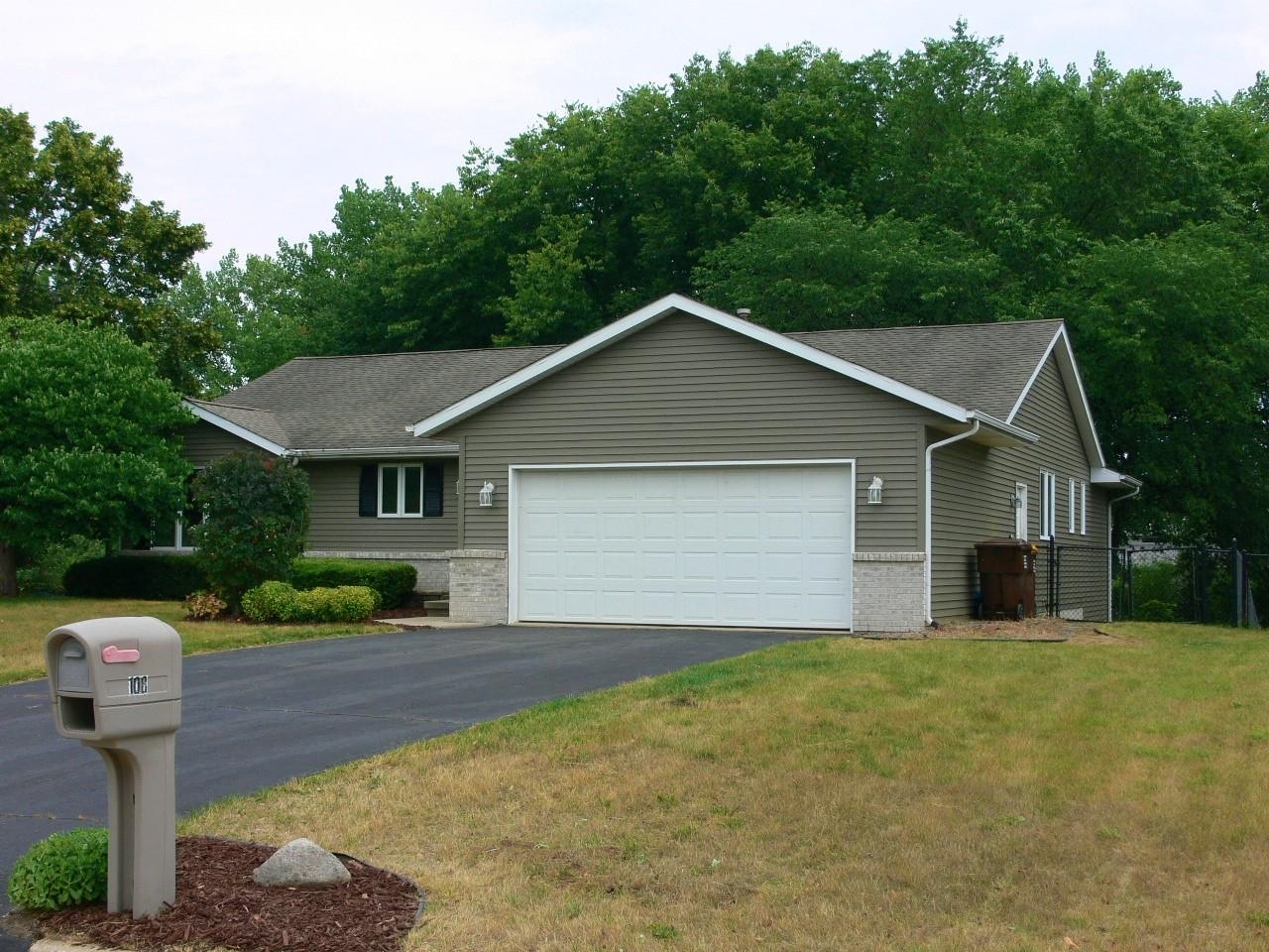 Property Photo:  108 Kothe Ct  IL 61072 