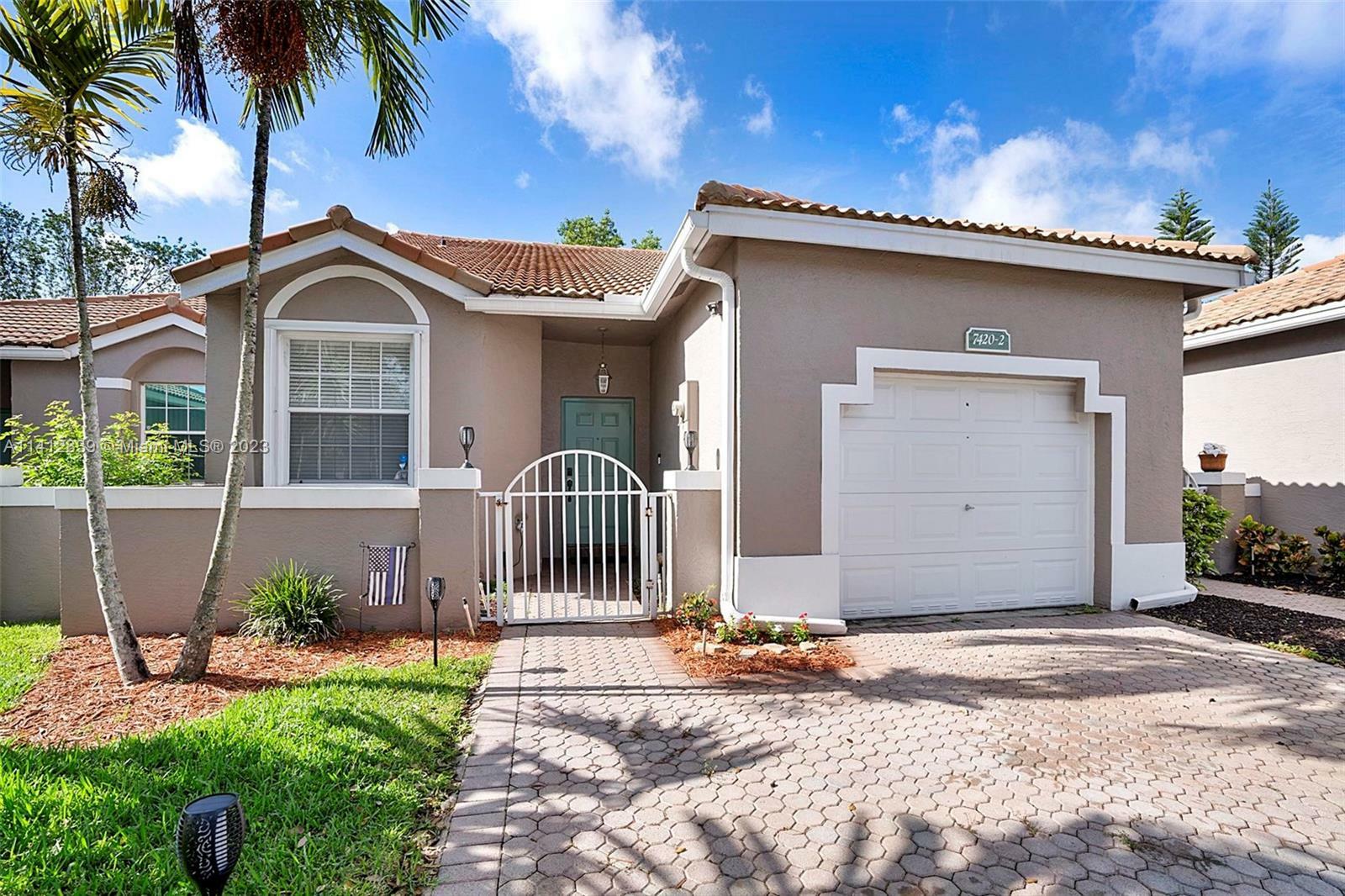 Property Photo:  7420 S Aragon Blvd  FL 33313 