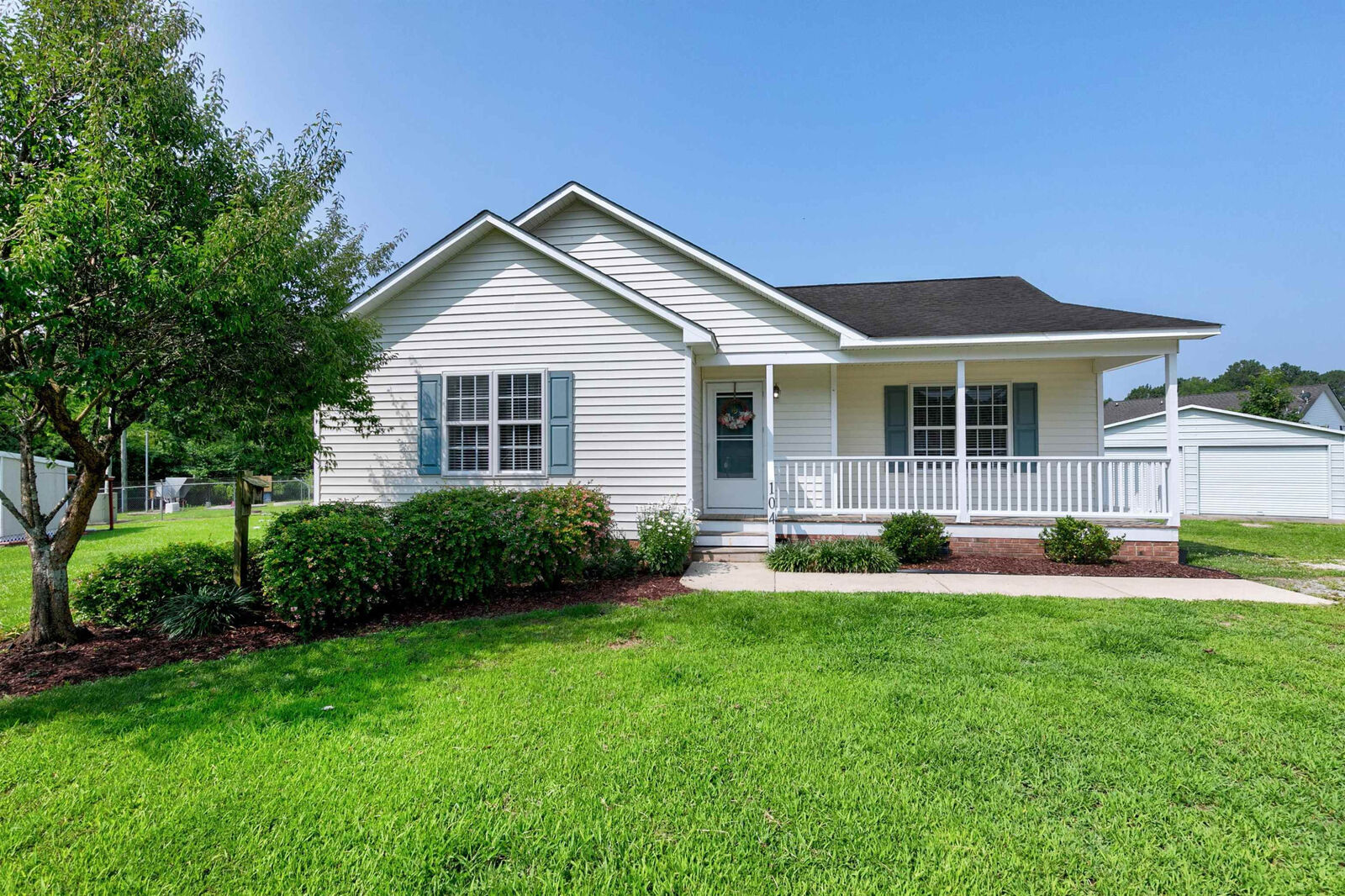 Property Photo: 104 Stoney Creek Circle NC 27577