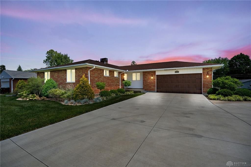 Property Photo: 4872 Wilmington Pike OH 45440