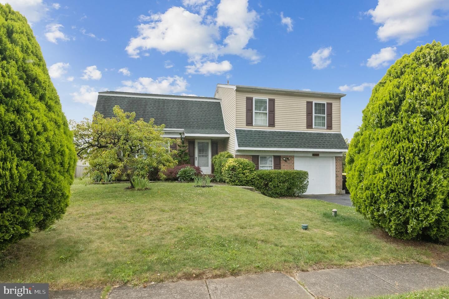 Property Photo:  2318 Lynbrook Drive  PA 19020 
