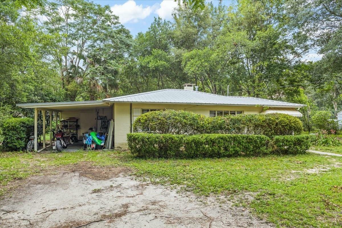 Property Photo:  826 NW 32nd Place  FL 32609 