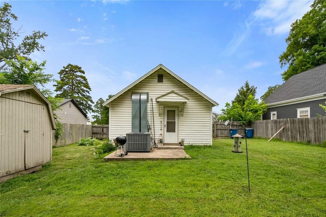 Property Photo:  703 SE C Street  AR 72712 