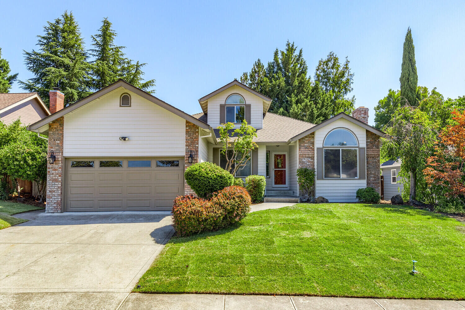 Property Photo: 2376 Stonebrook Drive OR 97504