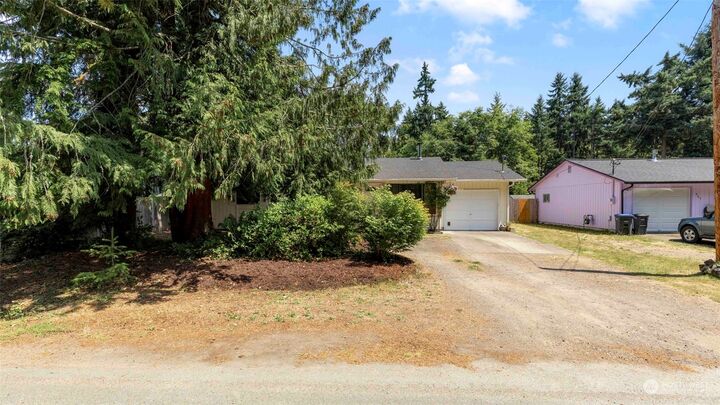 Property Photo:  925 Nebraska Street SE  WA 98366 