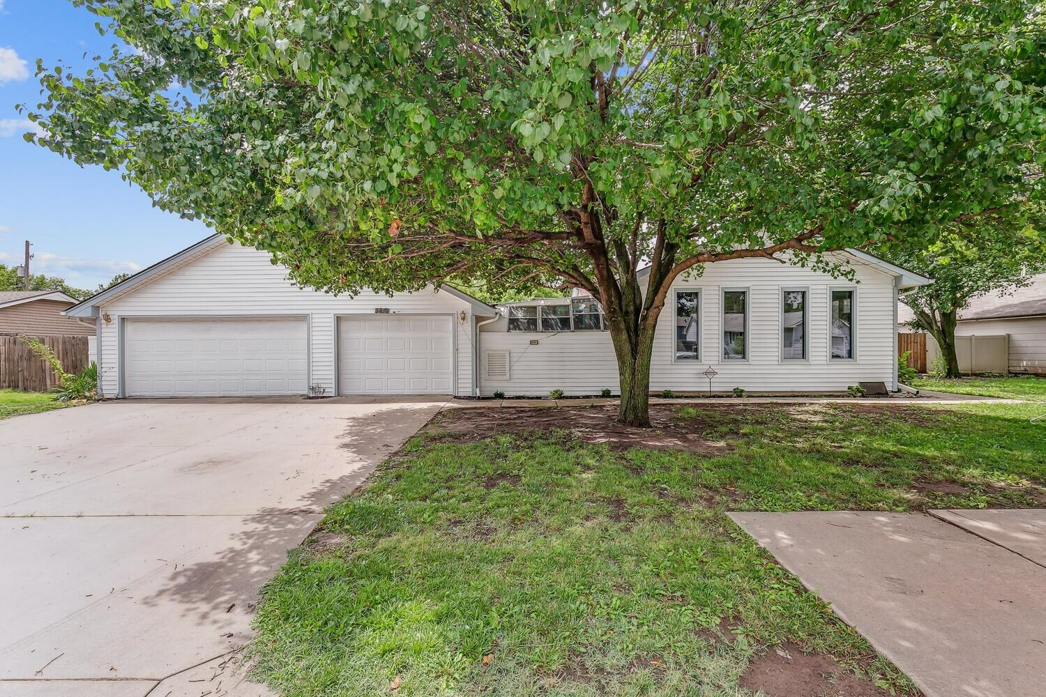 Property Photo:  2819 W Hadden Ave  KS 67217 