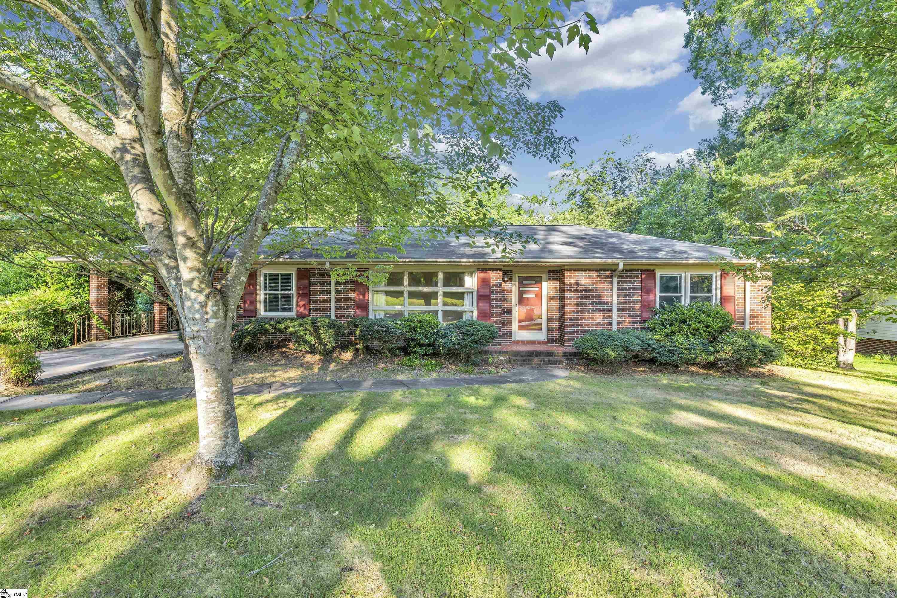 Property Photo:  107 Kent Place  SC 29307 