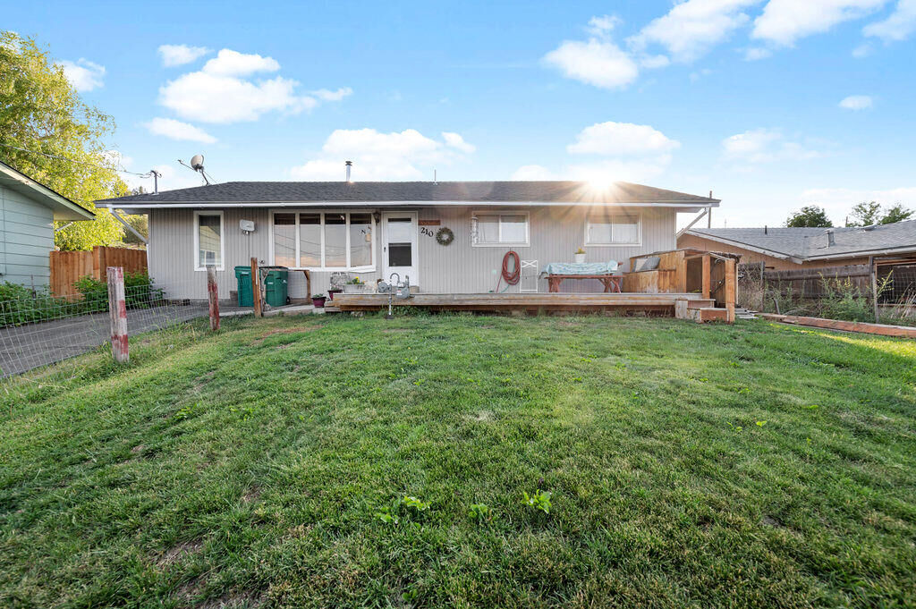 Property Photo:  210 S Rogers Street  OR 97601 