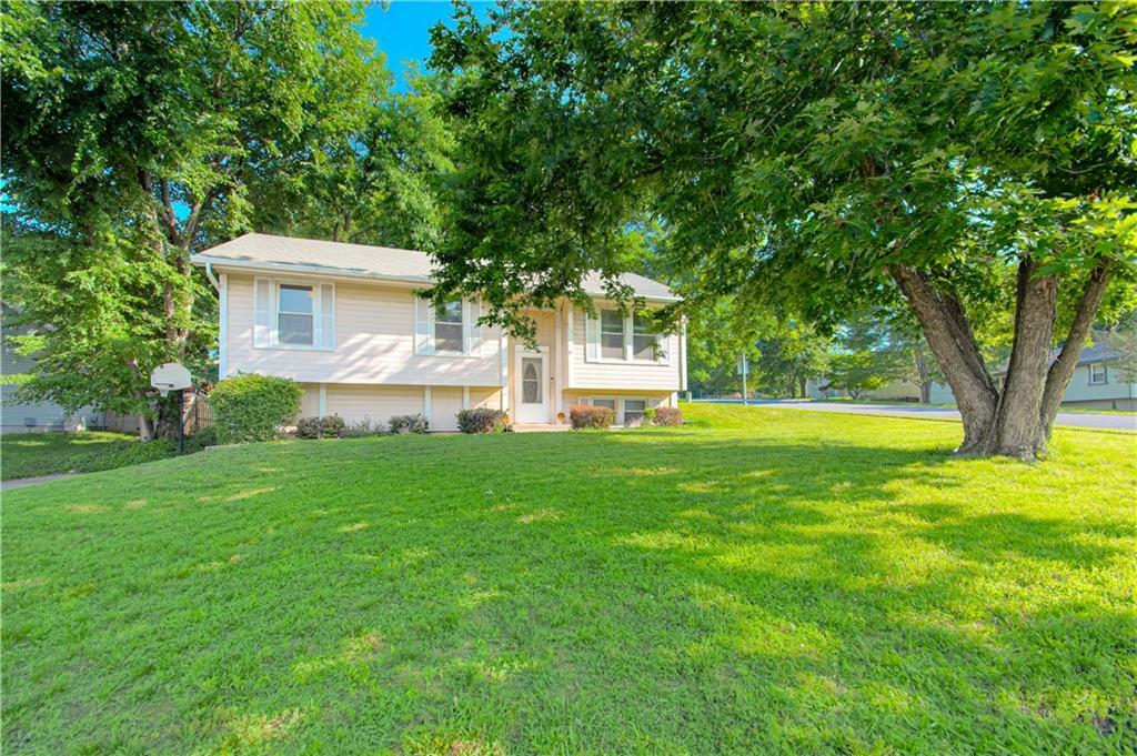 Property Photo:  1400 NW 74th Street  MO 64118 