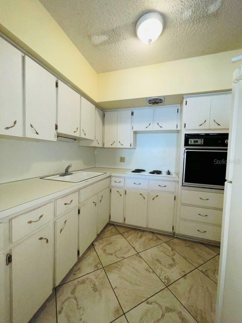 Property Photo:  2391 Sumatran Way 25  FL 33763 