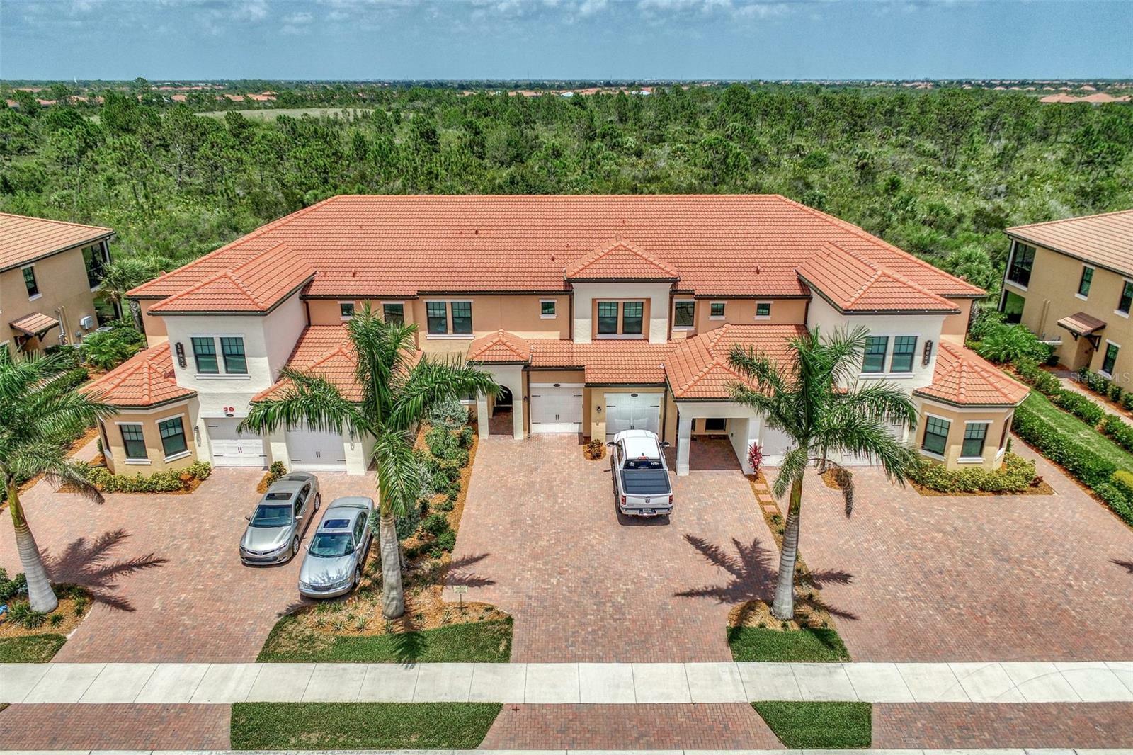 Property Photo: 10051 Crooked Creek Drive 102 FL 34293