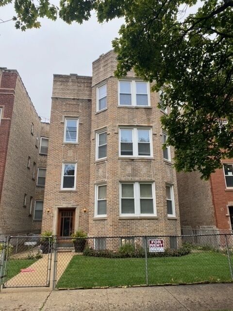 4928 N Saint Louis Avenue 3  Chicago IL 60625 photo