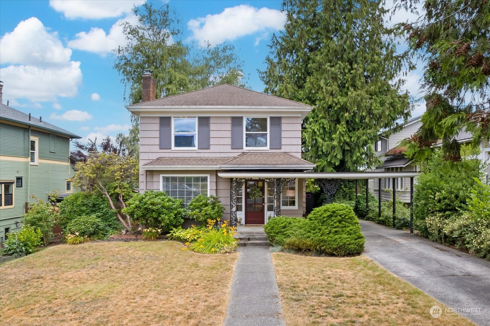 Property Photo:  1320 Rucker Avenue  WA 98201 