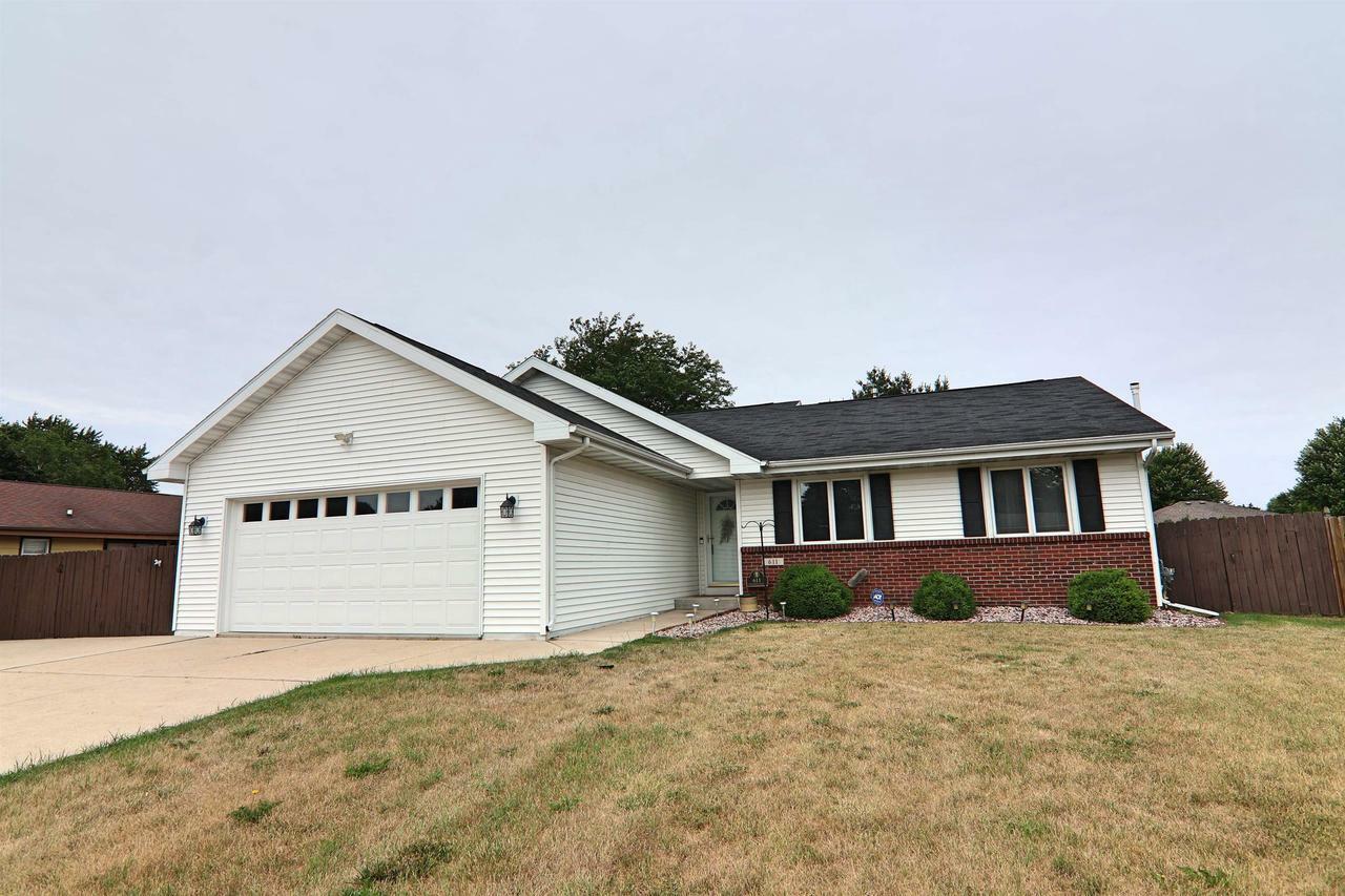 Property Photo:  611 North Wuthering Hills Drive  WI 53546 