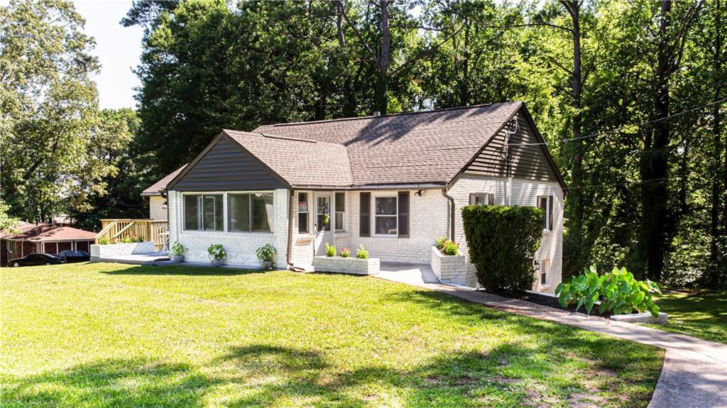 Property Photo: 6533 Dodgen Road SW GA 30126