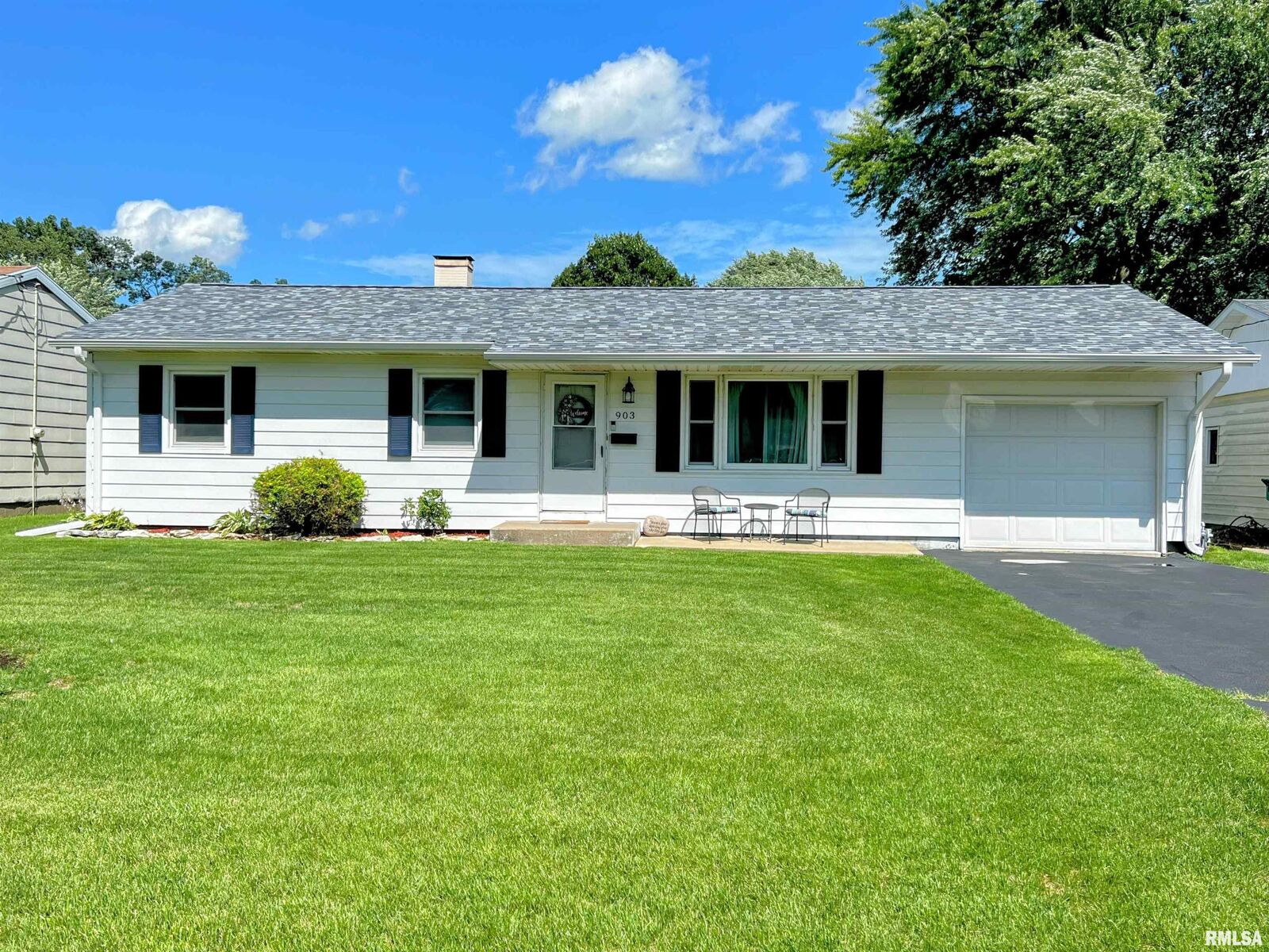 Property Photo:  903 Harrison Street  IL 61401 