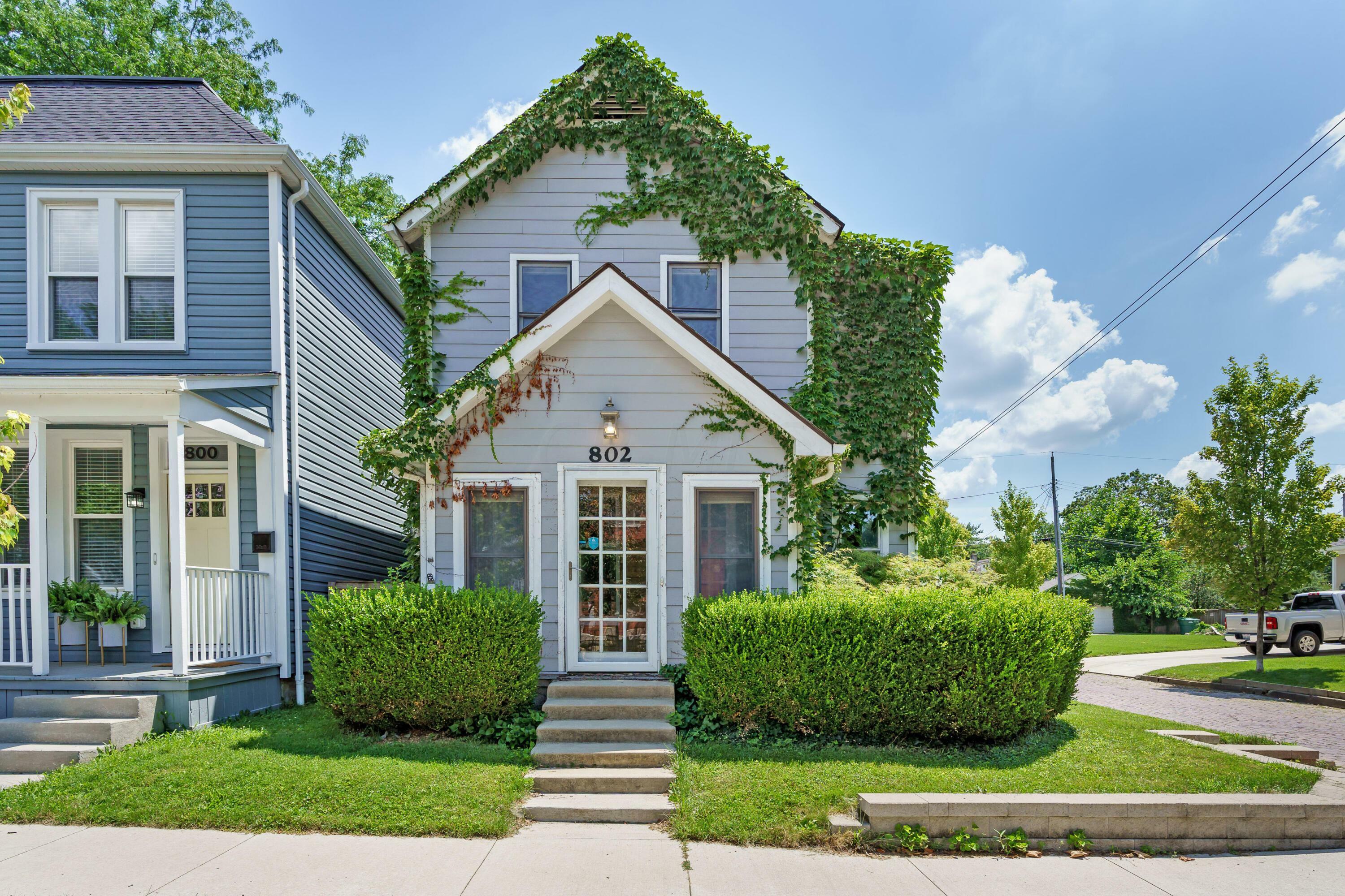 Property Photo: 802 Bruck Street OH 43206