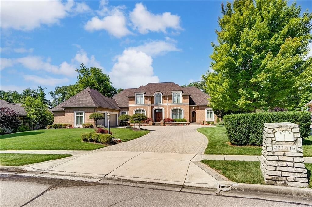 Property Photo:  423 S Signature Drive  OH 45385 