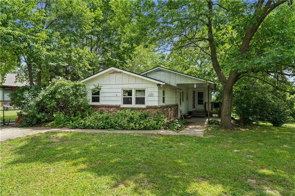 Property Photo:  2427 N River Boulevard  MO 64050 