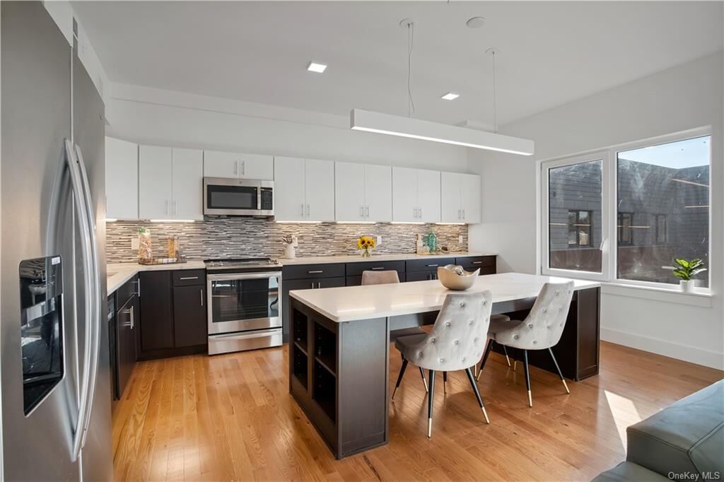 Property Photo: 6 Purdy Street 5B NY 10528