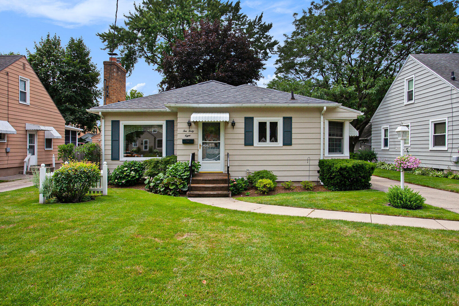 Property Photo:  1048 Kelsey Street NE  MI 49505 