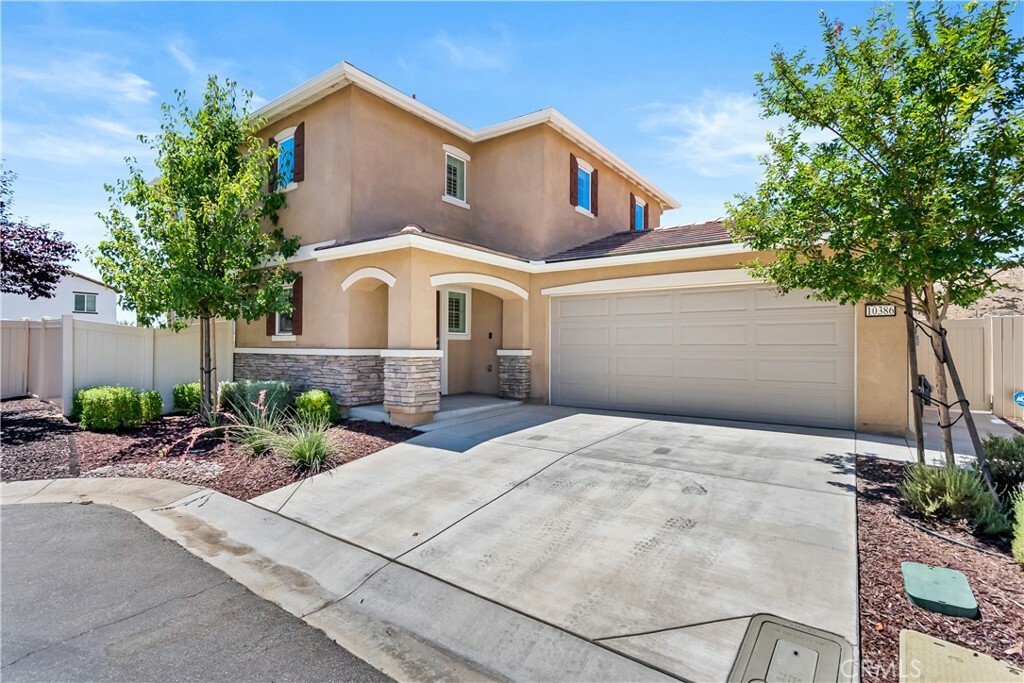 Property Photo:  10386 Nightingale Court  CA 92557 