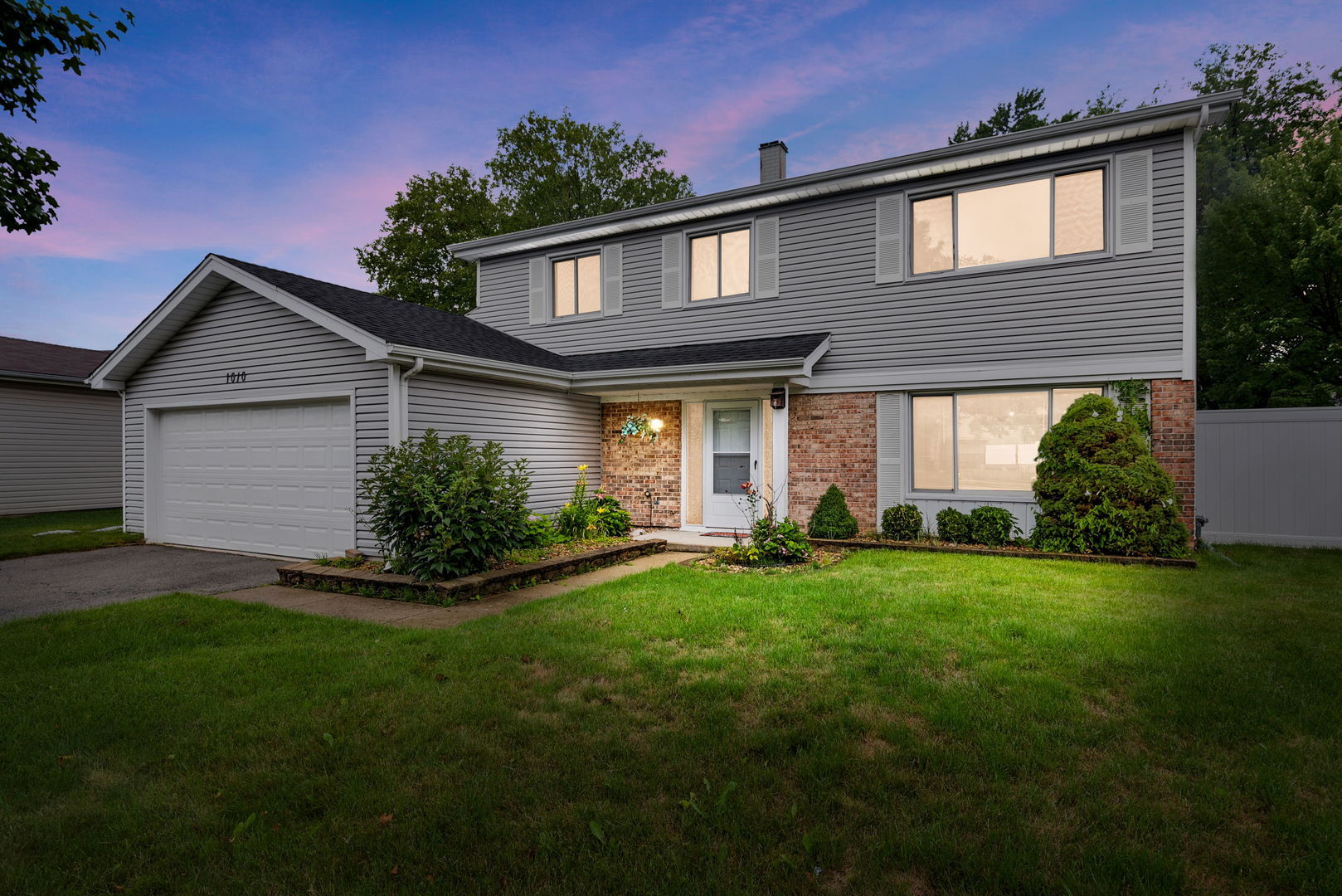 Property Photo: 1010 Hunter Street IL 60148