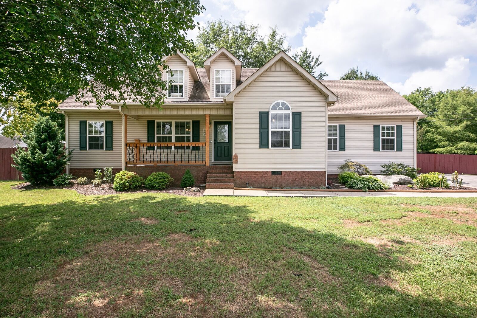 Property Photo:  311 Towbridge Dr  TN 37129 